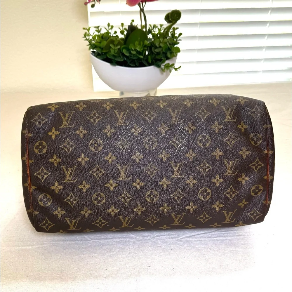 Authentic Louis Vuitton Speedy 35 Vintage Brown and Orange Satchel - Picture 5 of 13